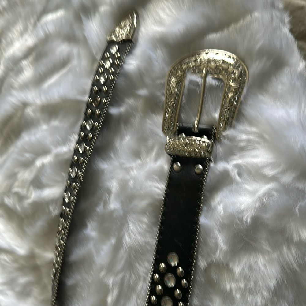 Black woman’s Rhine Stone encrusted western belt